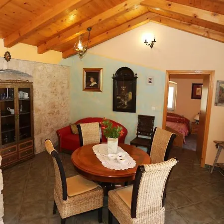 In With Balcony, Air Conditioning, Wifi, Washing Machine Appartement