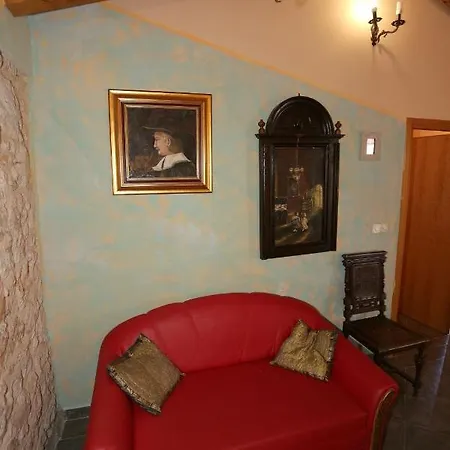 In With Balcony, Air Conditioning, Wifi, Washing Machine *