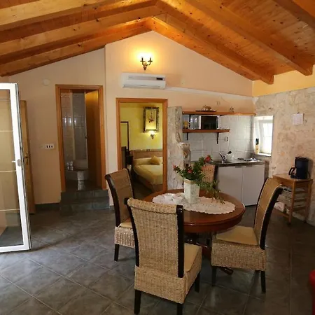 In With Balcony, Air Conditioning, Wifi, Washing Machine Apartamento