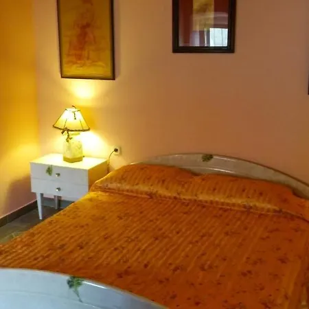 In With Balcony, Air Conditioning, Wifi, Washing Machine Sutomiscica