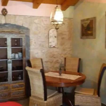In With Balcony, Air Conditioning, Wifi, Washing Machine *