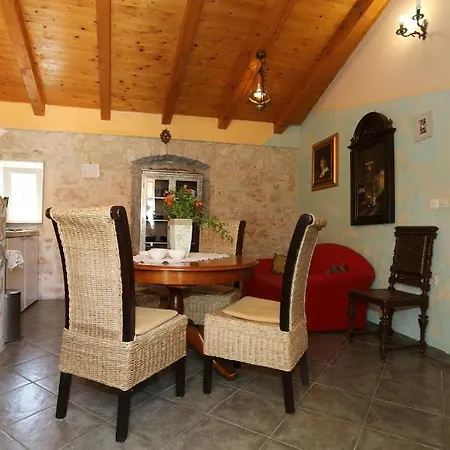 In With Balcony, Air Conditioning, Wifi, Washing Machine Apartamento