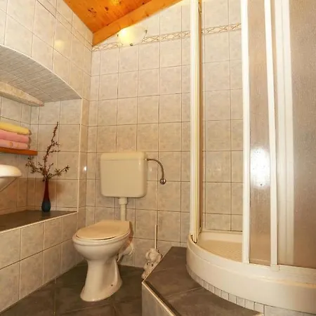 In With Balcony, Air Conditioning, Wifi, Washing Machine
